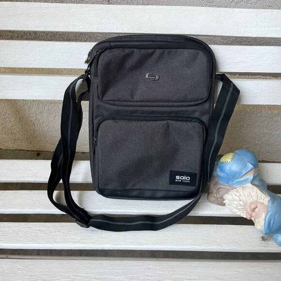 Solo New York Crossbody bag. - Picture 2 of 6